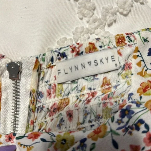 🌸LOWEST PRICE🌸Flynn Skye Floral Crop top - Picture 7 of 8
